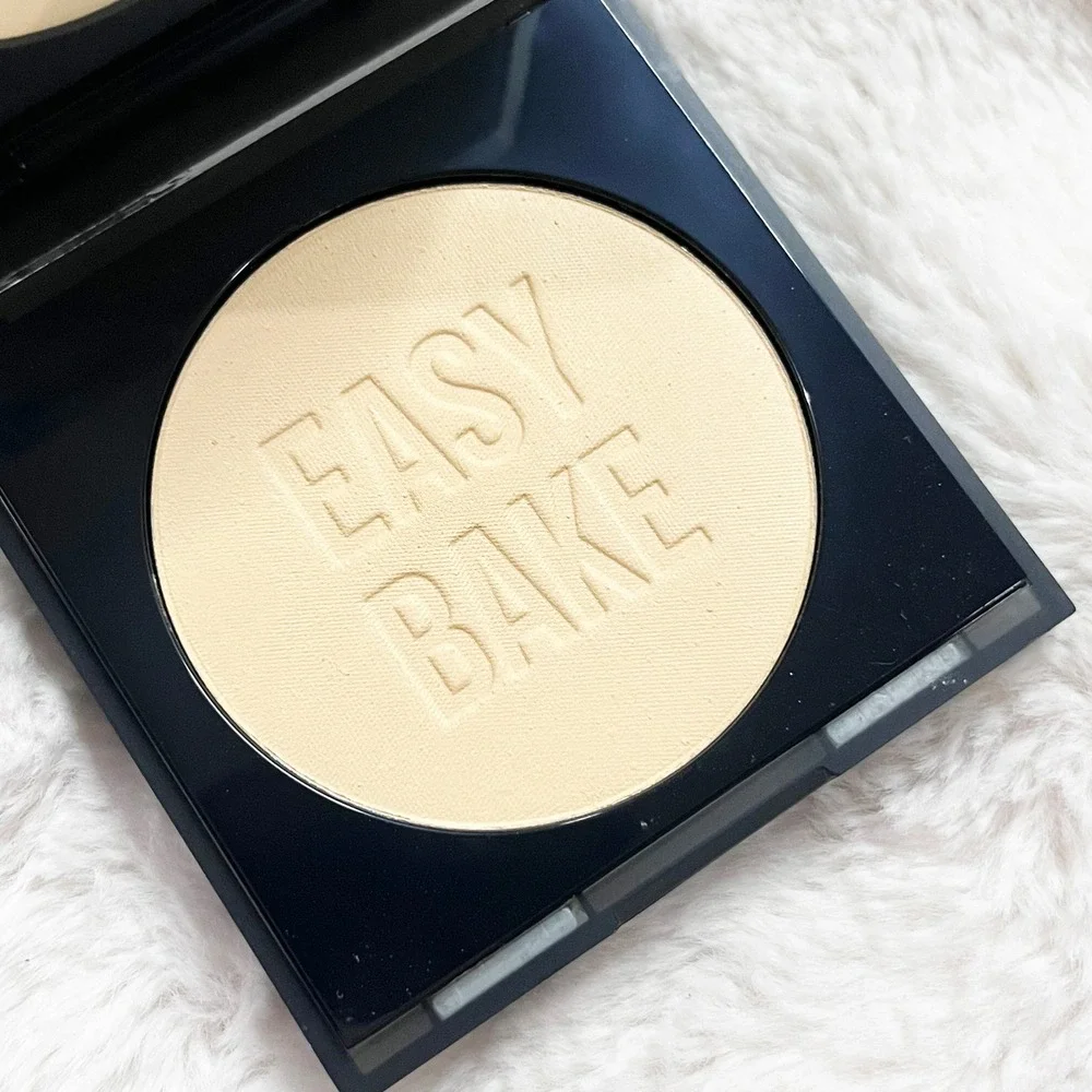 Huda Beauty Easy Bake & Snatch Pressed Brightening Setting Powder Banana Bread